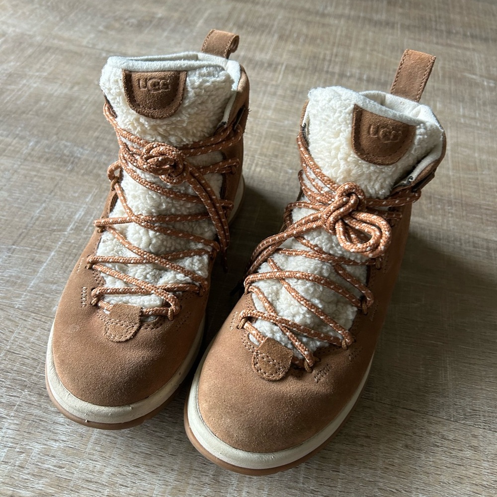 Ugg Suede Lace Up Boots Lakesider Heritage Women’s 6.5 Brown Sherpa Leather!!